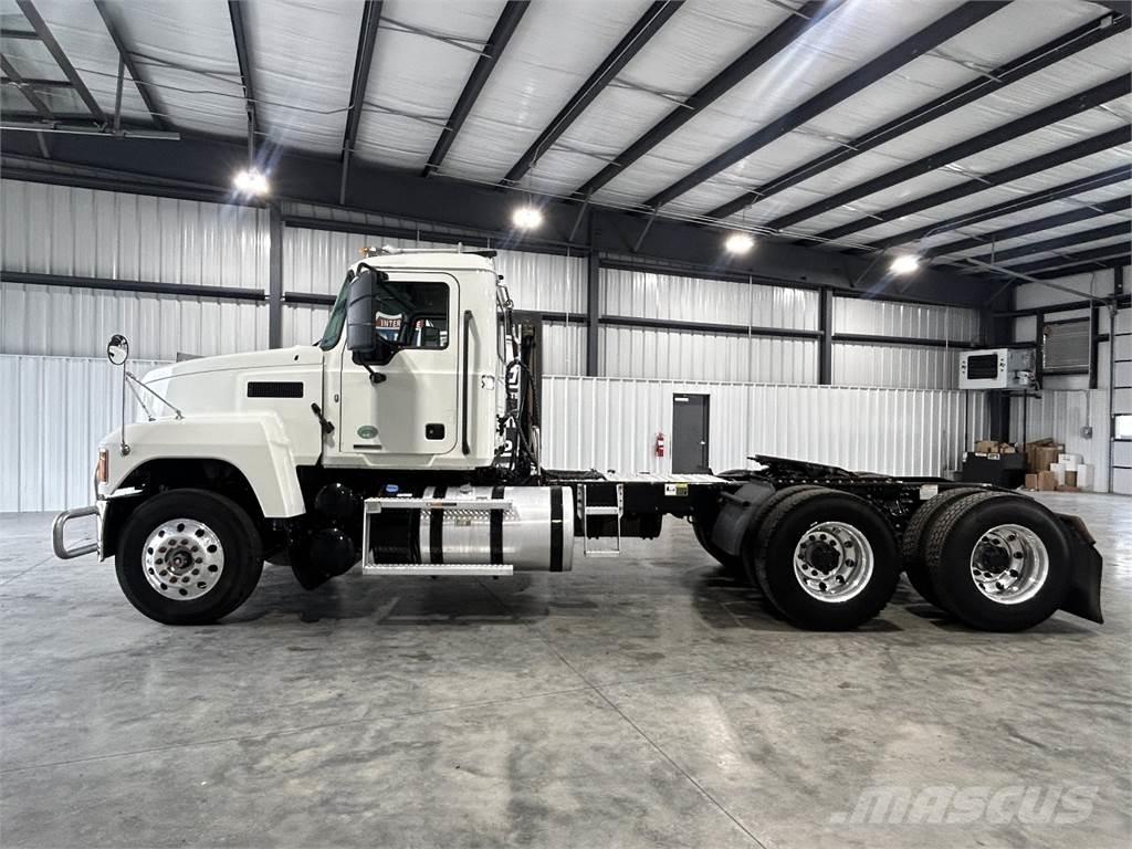 Mack Pinnacle Motrici e Trattori Stradali