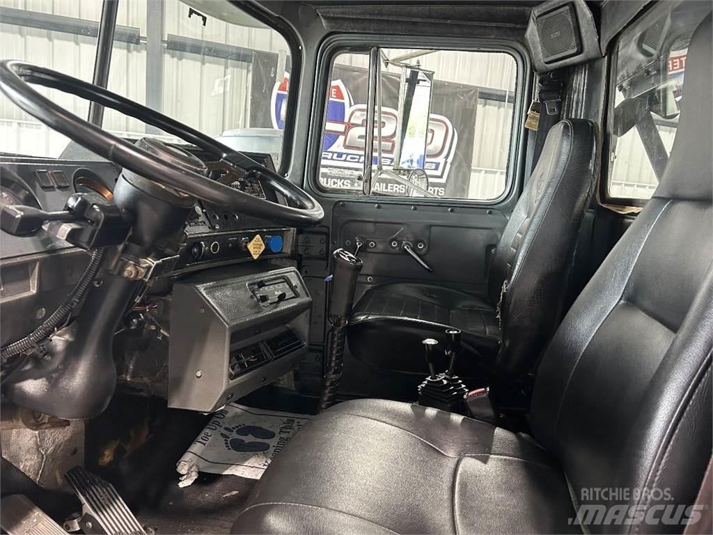 Mack RD688S Camion portacontainer