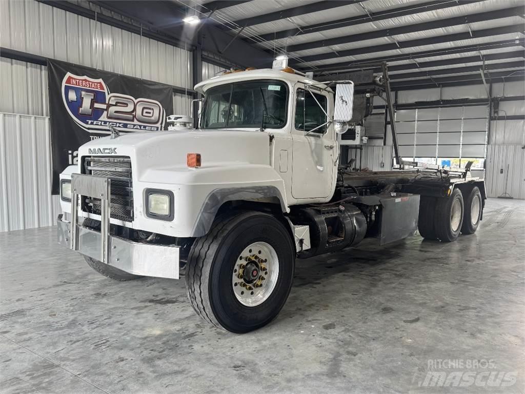 Mack RD690S Camion portacontainer
