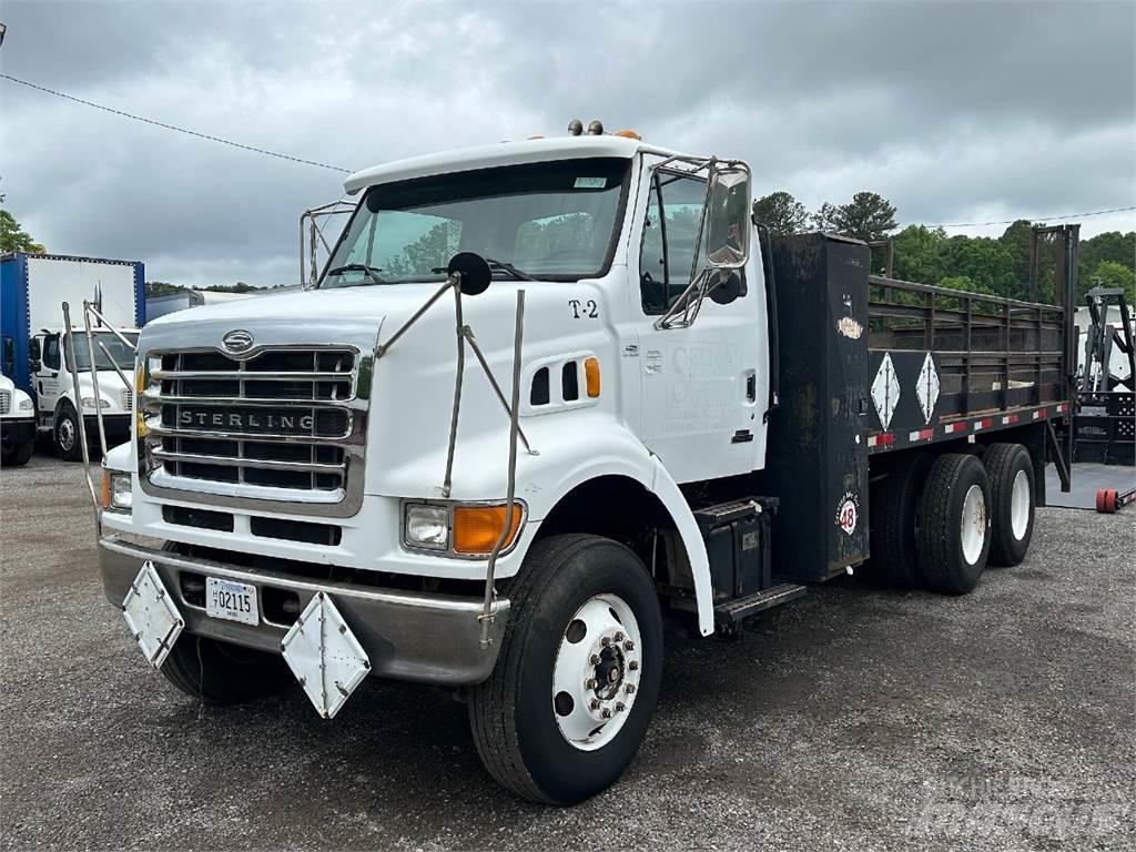 Sterling L7500 Camion con sponde ribaltabili