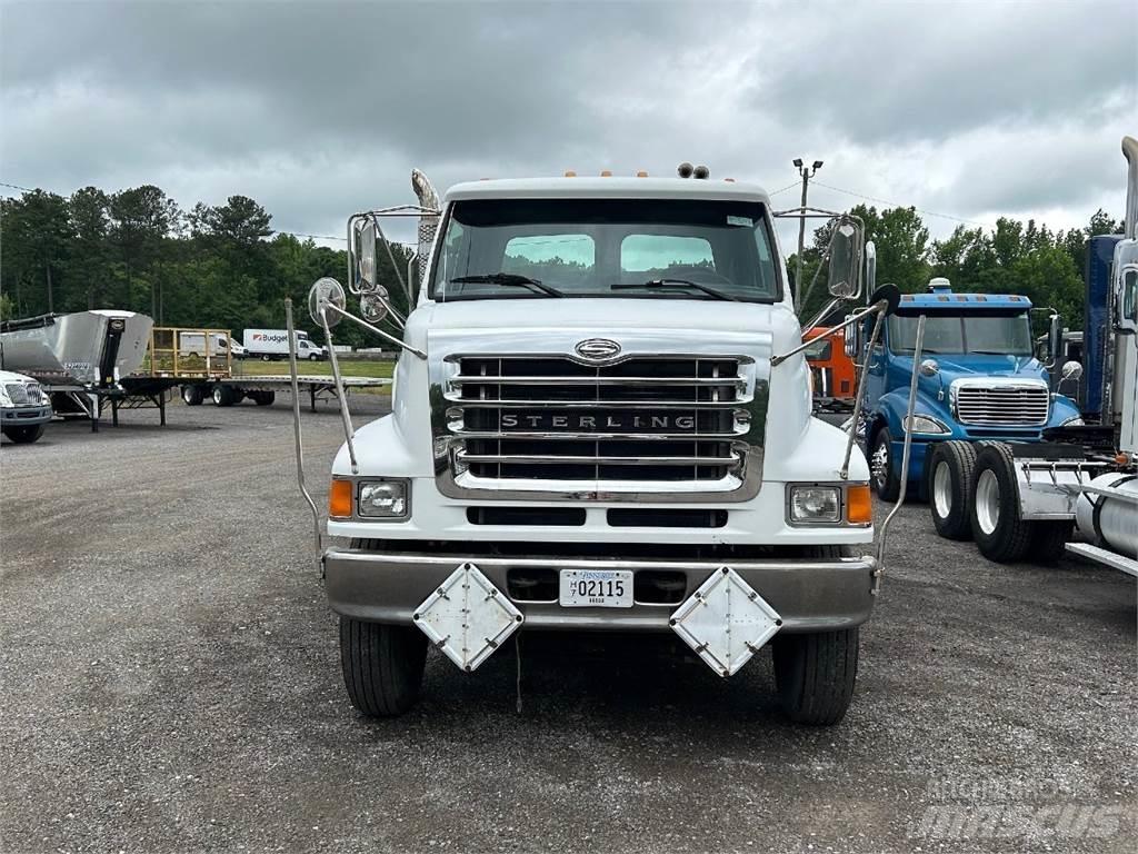 Sterling L7500 Camion con sponde ribaltabili