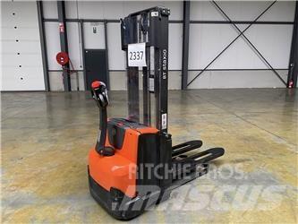 Toyota BT SWE100 Carelli stoccatori  automatici-usati