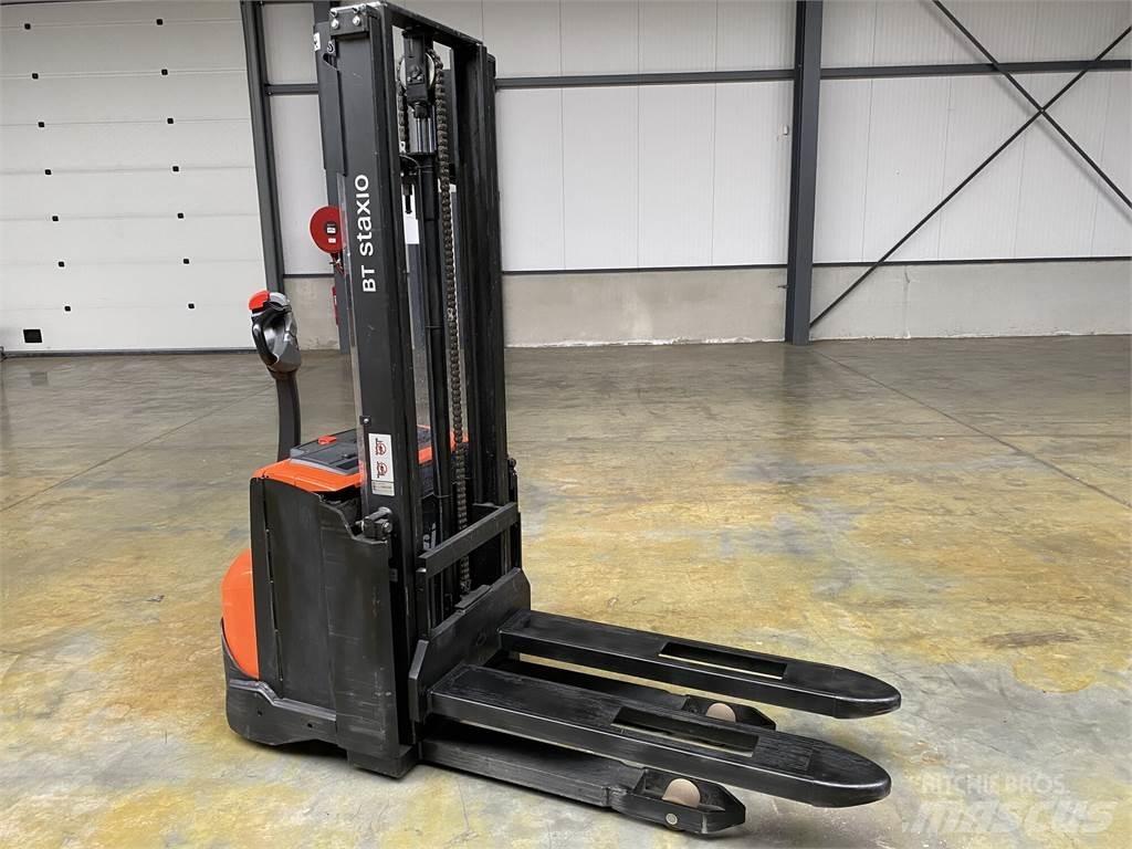 Toyota BT SWE100 Carelli stoccatori  automatici-usati