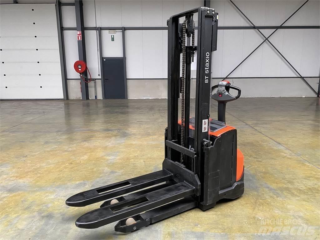 Toyota BT SWE100 Carelli stoccatori  automatici-usati