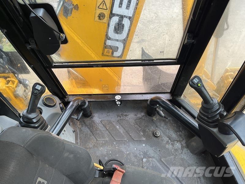 JCB 3CX Compact Escavatori cingolati