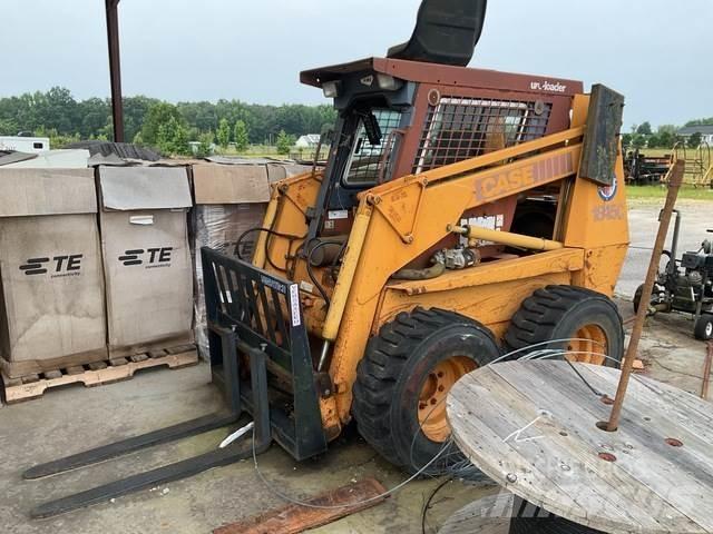 CASE 1845C Mini Pale Gommate