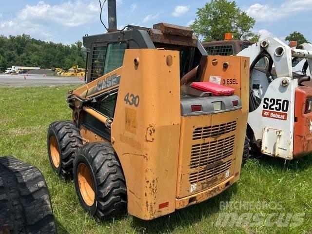 CASE 430 Mini Pale Gommate