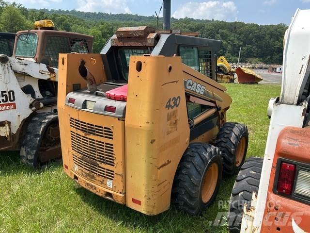 CASE 430 Mini Pale Gommate