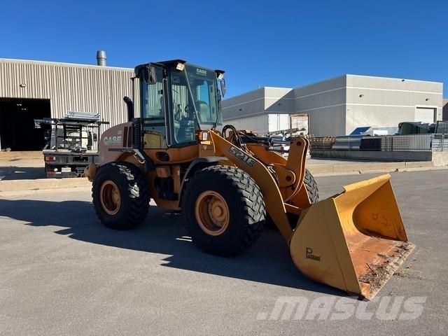 CASE 521E Pale gommate