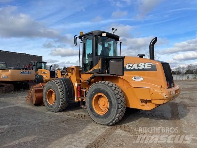 CASE 621E Pale gommate