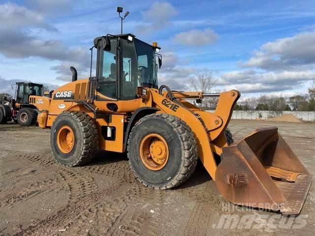 CASE 621E Pale gommate