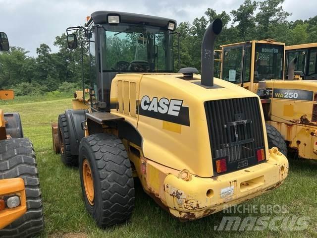 CASE 621E Pale gommate