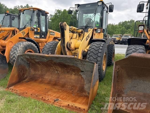 CASE 621E Pale gommate
