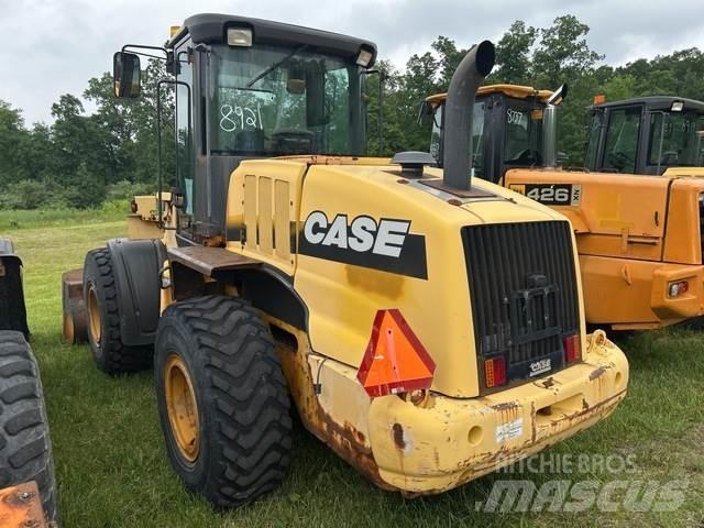 CASE 621E Pale gommate