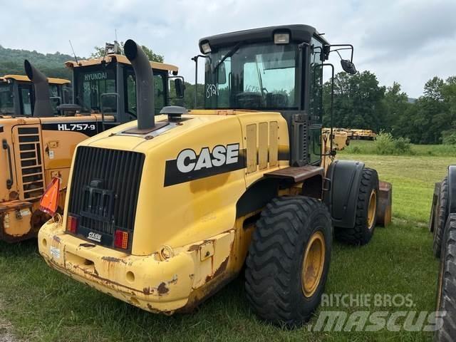 CASE 621E Pale gommate