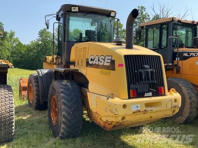 CASE 621E Pale gommate