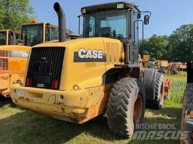 CASE 621E Pale gommate