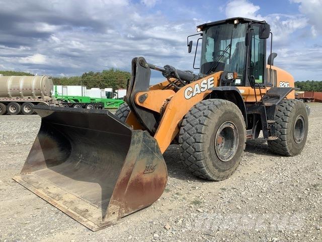 CASE 821G Pale gommate