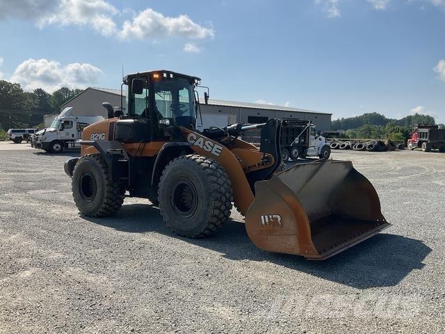 CASE 821G Pale gommate