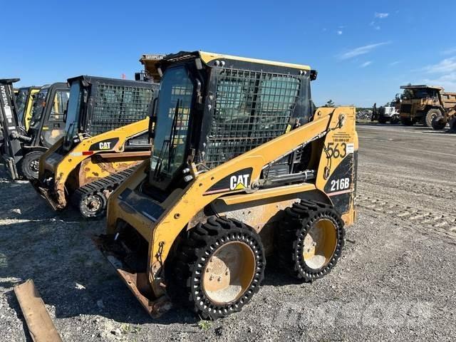 CAT 216B Mini Pale Gommate