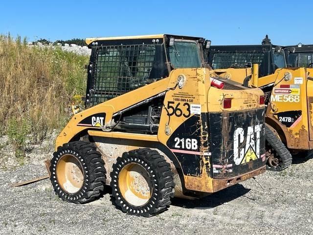 CAT 216B Mini Pale Gommate