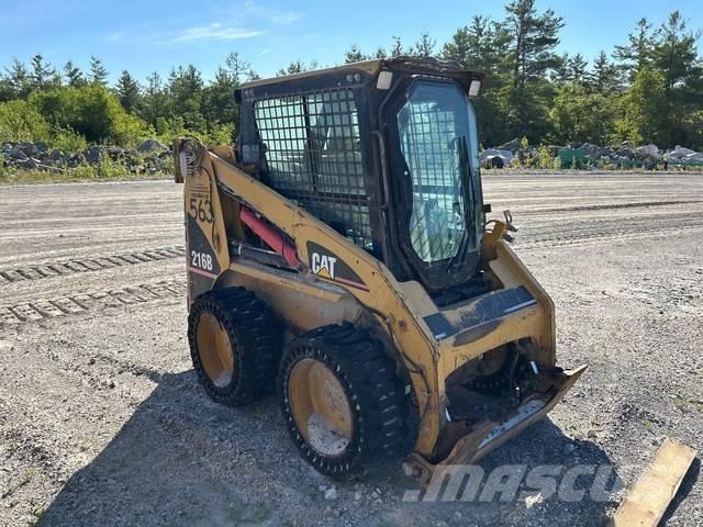 CAT 216B Mini Pale Gommate