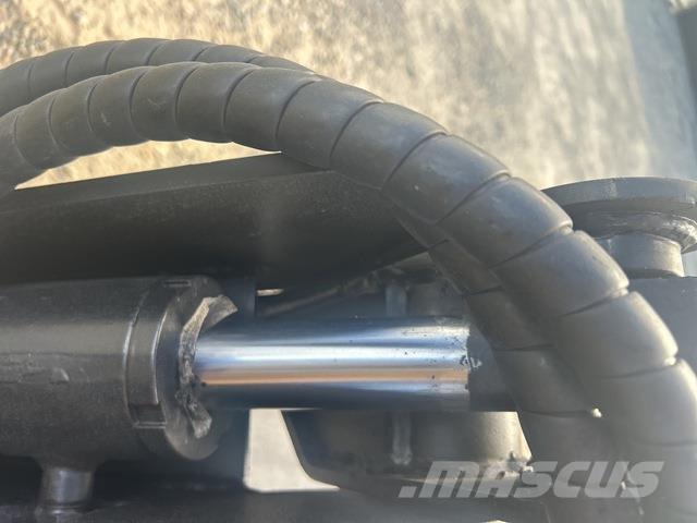 CAT 216B3 Mini Pale Gommate