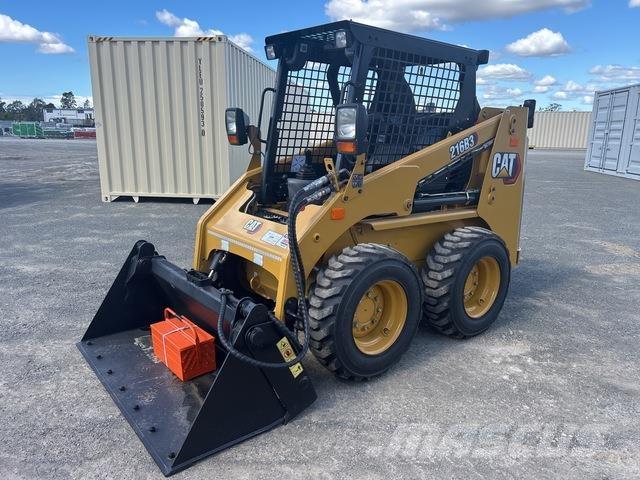 CAT 216B3 Mini Pale Gommate