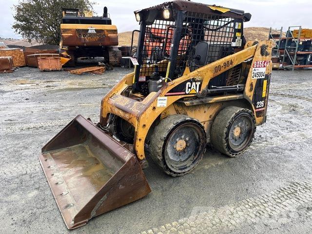 CAT 226 Mini Pale Gommate