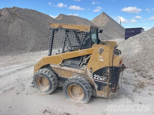 CAT 226B Mini Pale Gommate