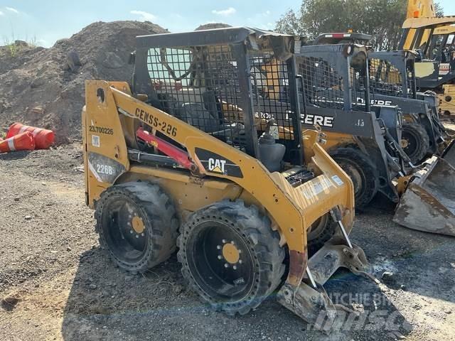 CAT 226B3 Mini Pale Gommate