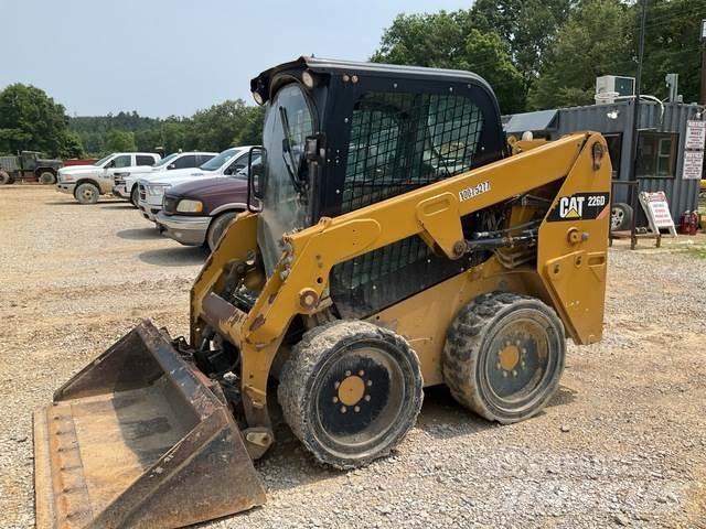 CAT 226D Mini Pale Gommate