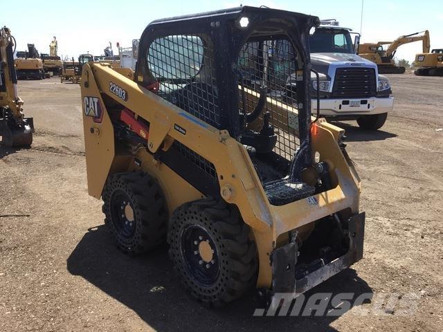 CAT 226D3 Mini Pale Gommate
