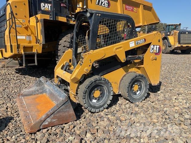 CAT 226D3 Mini Pale Gommate