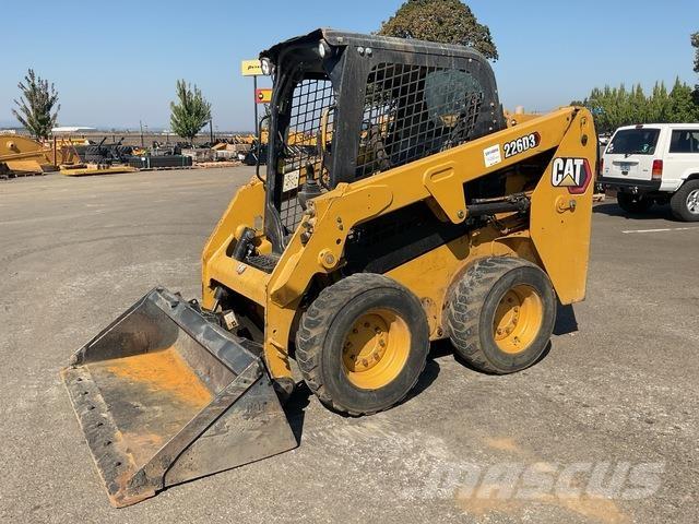 CAT 226D3 Mini Pale Gommate