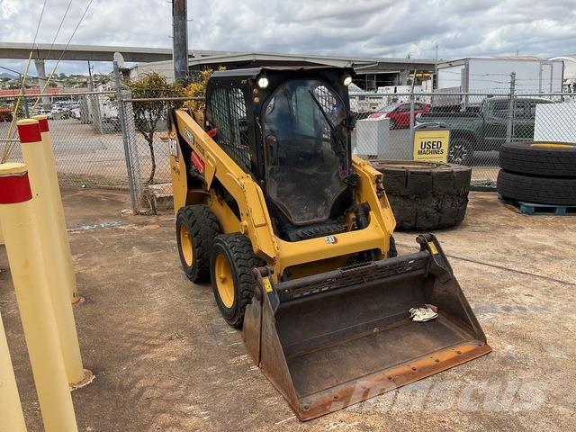 CAT 226D3 Mini Pale Gommate