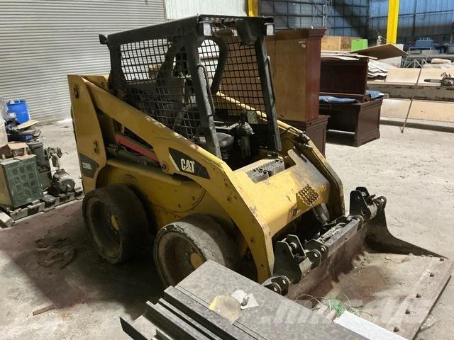 CAT 236B3 Mini Pale Gommate