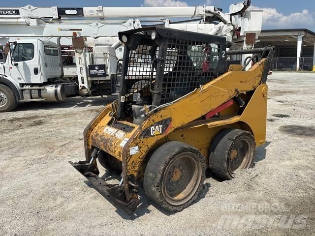 CAT 242B3 Mini Pale Gommate