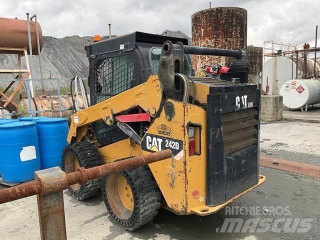CAT 242D Mini Pale Gommate