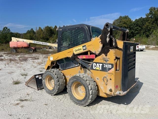 CAT 242D Mini Pale Gommate