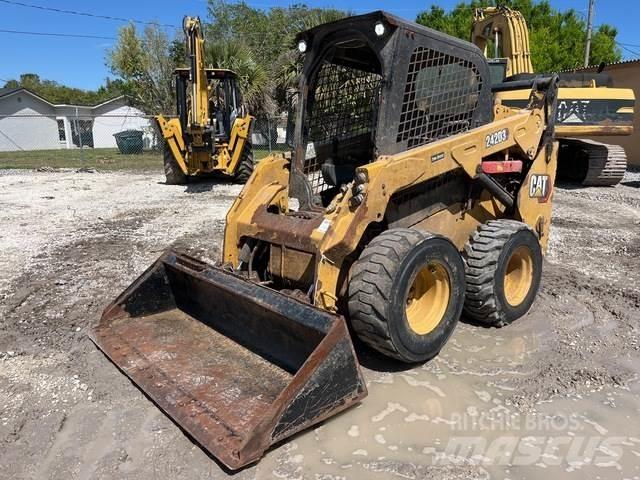 CAT 242D3 Mini Pale Gommate
