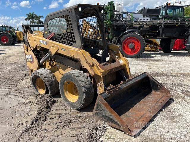 CAT 242D3 Mini Pale Gommate