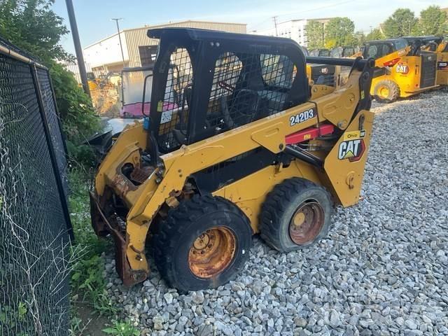 CAT 242D3 Mini Pale Gommate