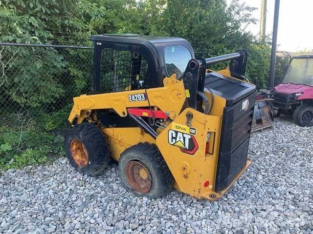CAT 242D3 Mini Pale Gommate
