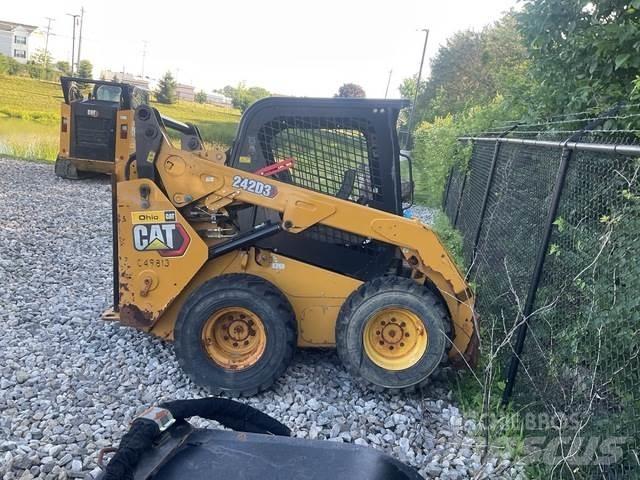 CAT 242D3 Mini Pale Gommate