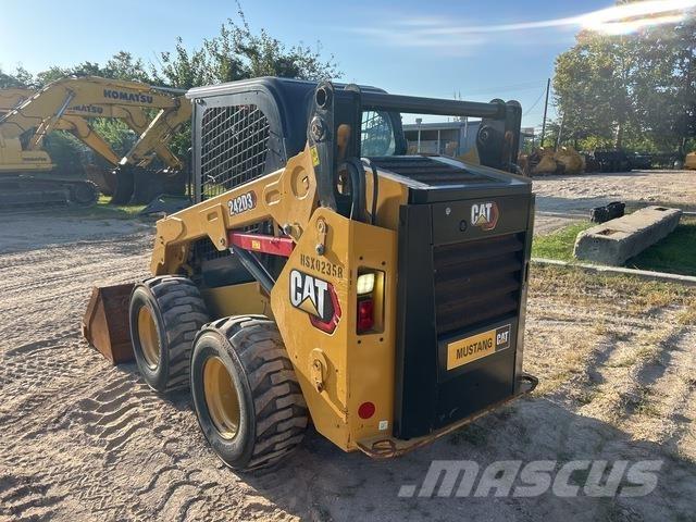 CAT 242D3 Mini Pale Gommate