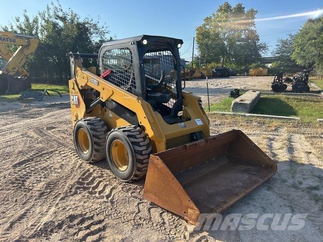 CAT 242D3 Mini Pale Gommate