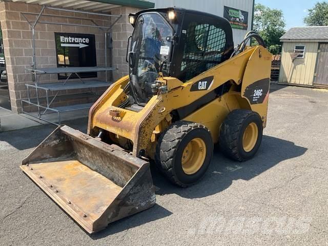 CAT 246C Mini Pale Gommate