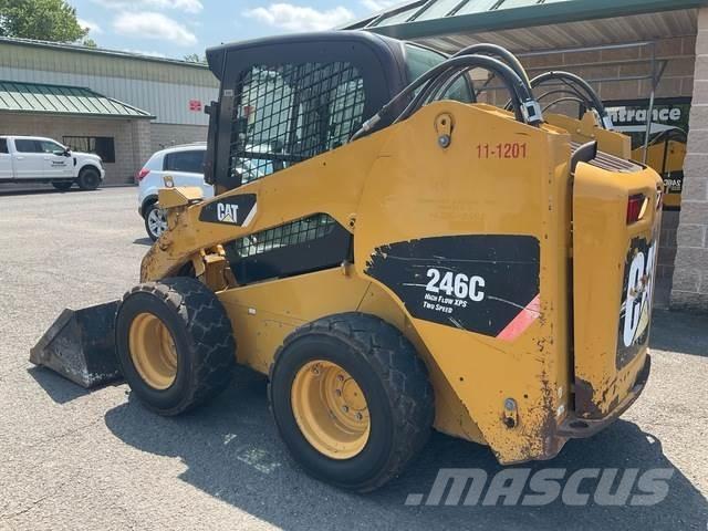 CAT 246C Mini Pale Gommate