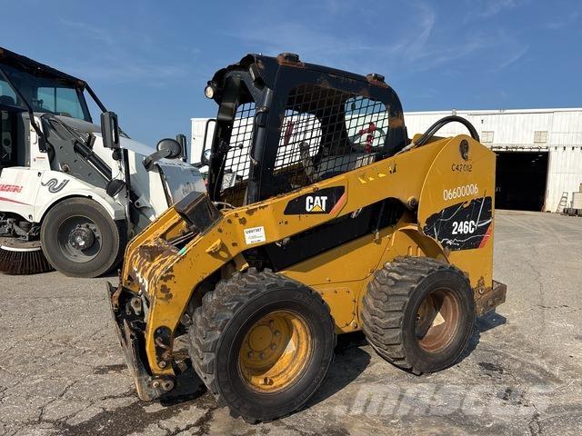 CAT 246C Mini Pale Gommate